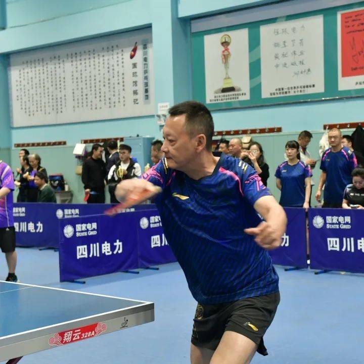 米兰体育app官网-包含激荡的比赛场面，球员们拼尽全力冲刺的词条